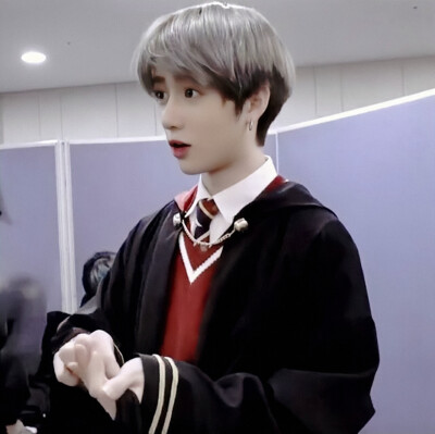 星芒万里，瞬时毫厘。
TXT 崔范奎