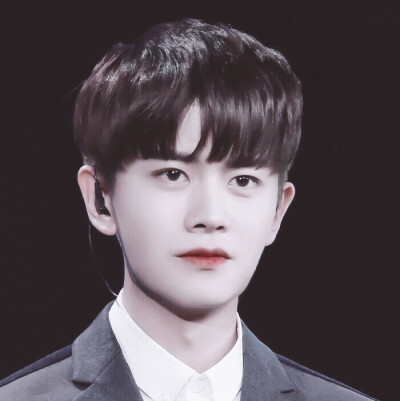 任嘉伦头像by程述。