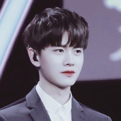 任嘉伦头像by程述。