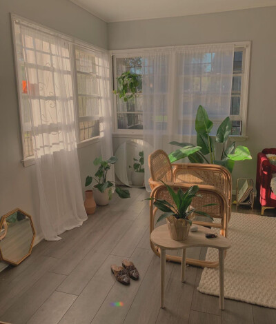 林清玄曾写到：
“传说在北极的人因为天寒地冻 一开口说话就结成冰雪 对方听不见 只好回家慢慢烤来听。遇到谈情说爱 先用情诗情词裁冰 切成细细的碎片 加上酒来煮。如果失恋 就一把大火烧了 烧成另一个春天”