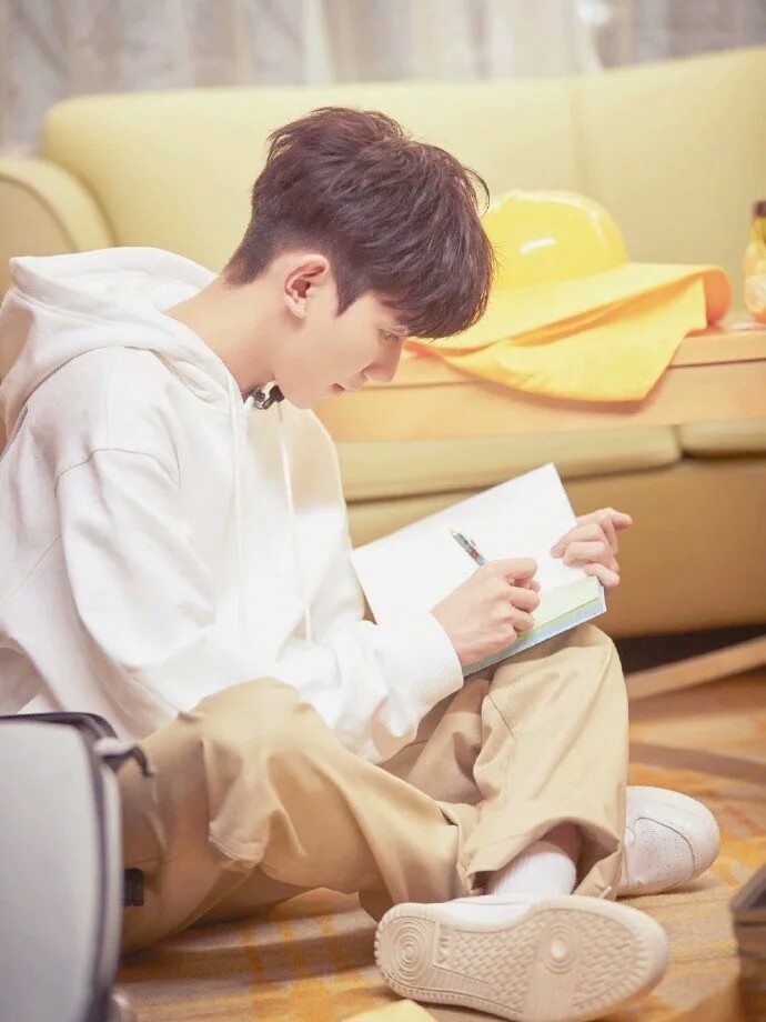 刚哥
王源~
壁纸