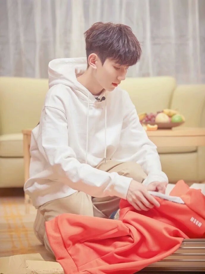 刚哥
王源~
壁纸