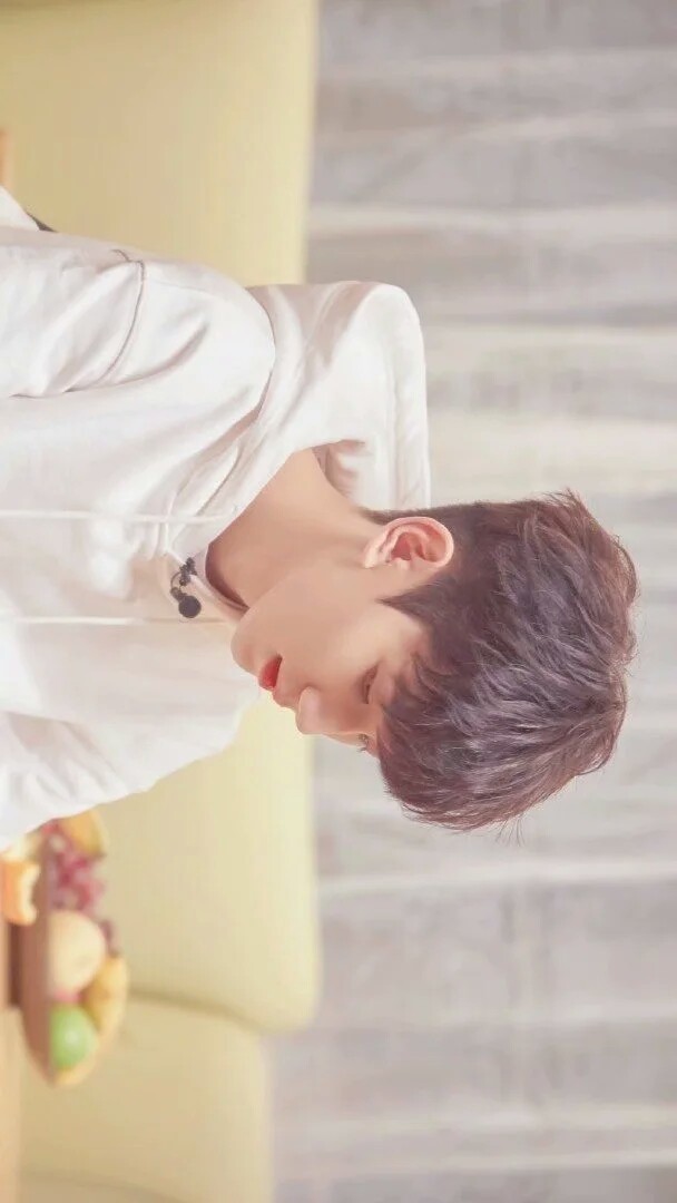 刚哥
王源~
壁纸