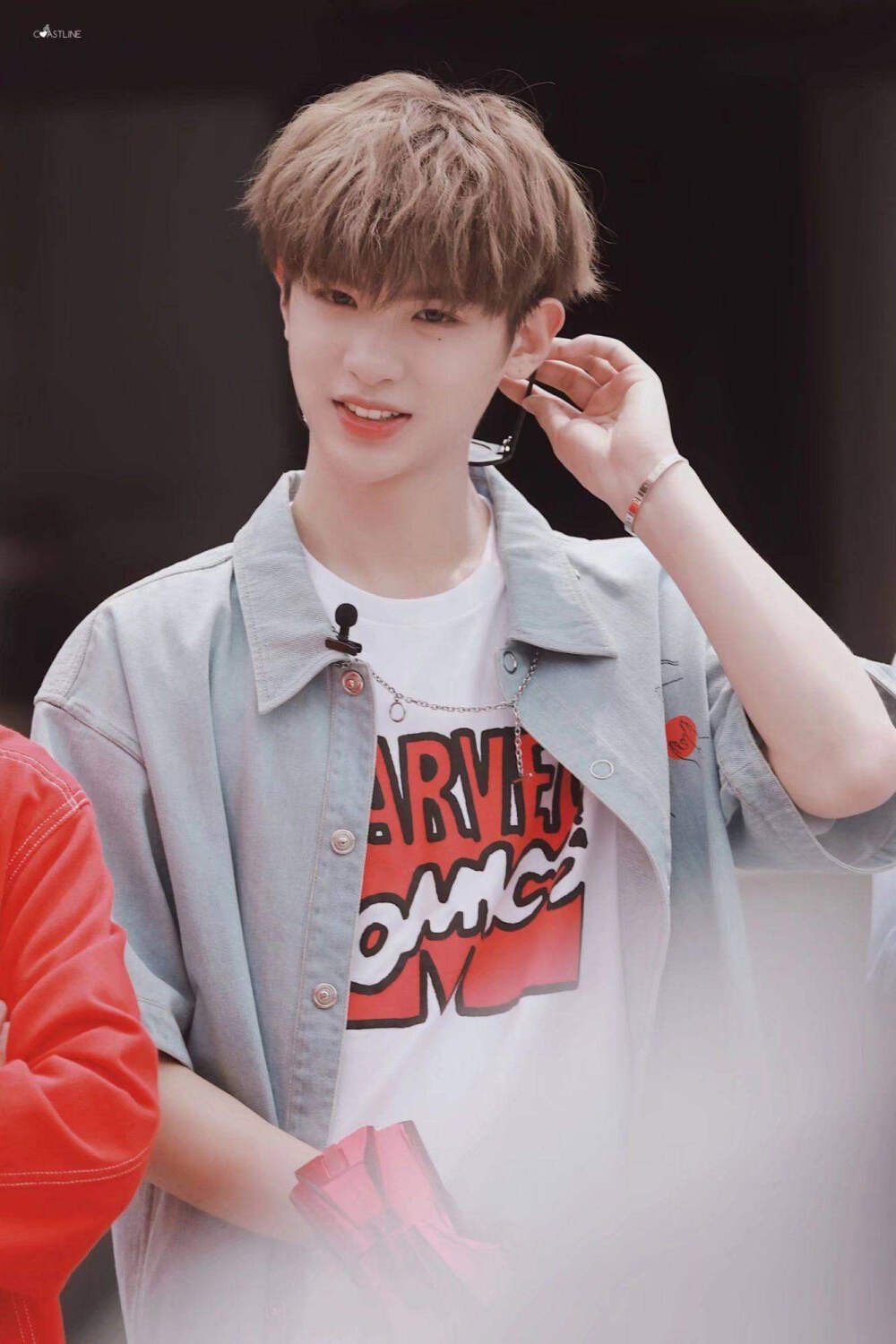 黄明昊
