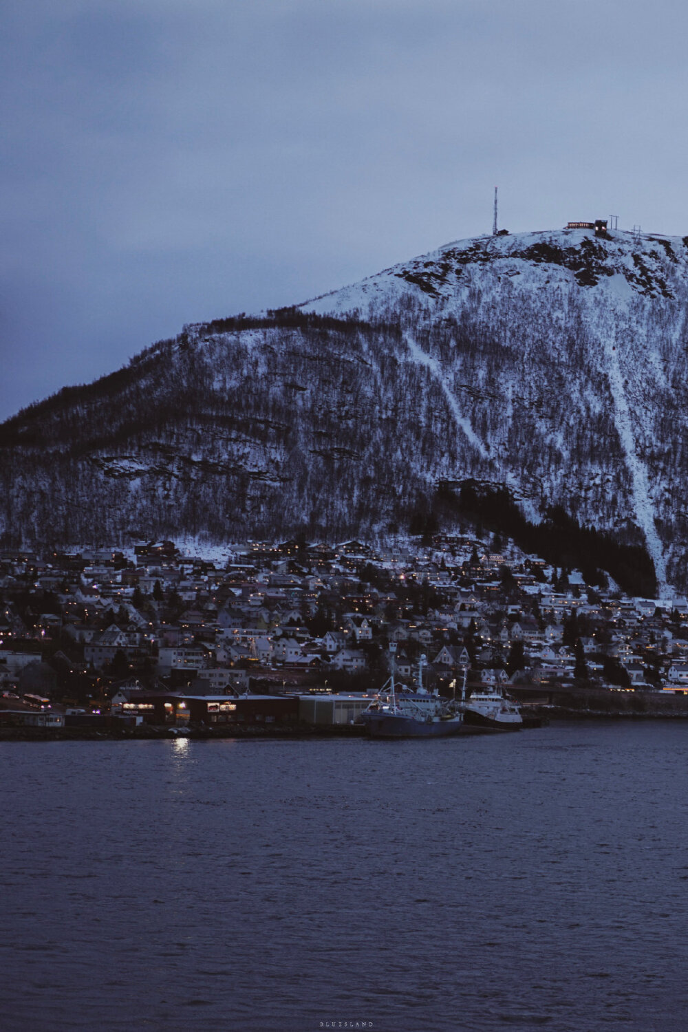 当极夜降临北极圈 / Norway, Tromsø
微博@布魯斯小島 ​