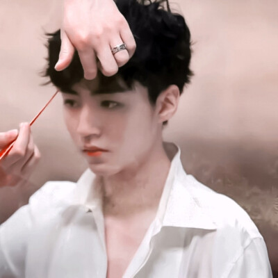 王俊凯
二传注明堆糖沈虞书