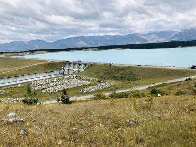 高山湖泊三文鱼农场