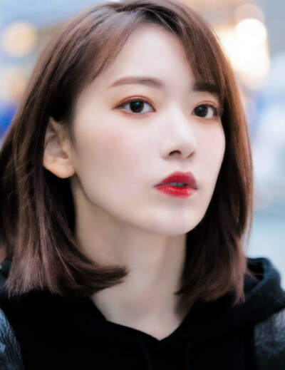 宮 脇 咲 良 。拿图看简介。