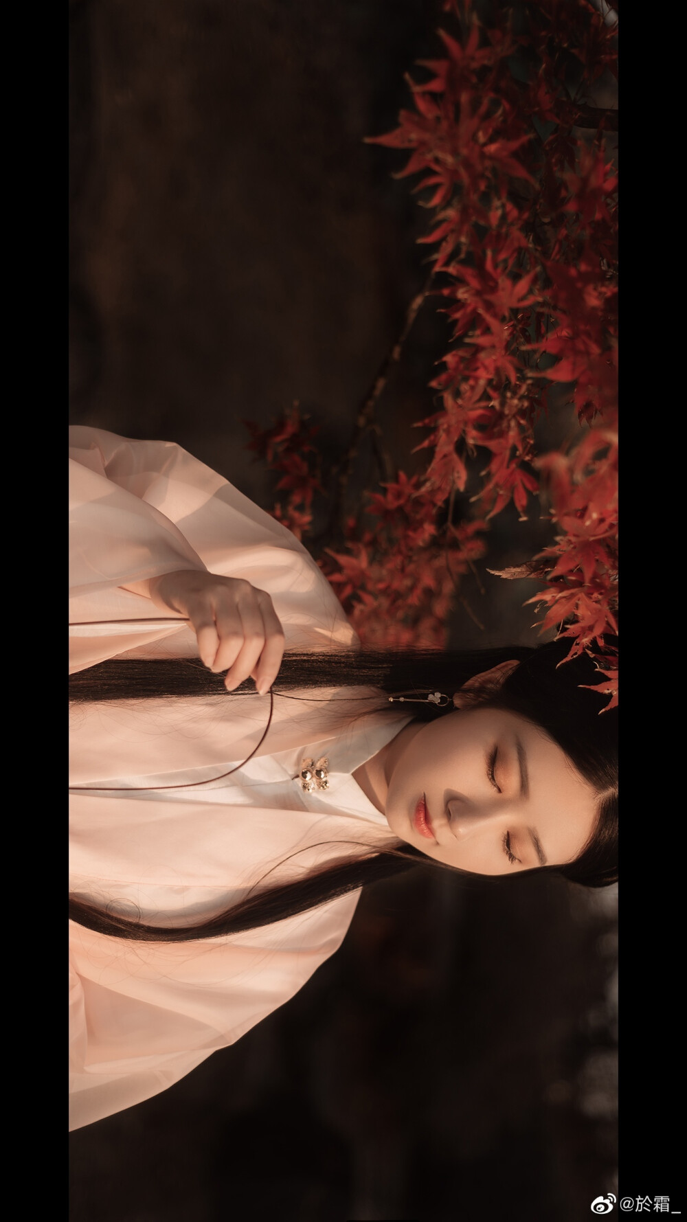 #有鱼悠悠# ‖叁拾玖
“多喜乐，长安宁”
摄影｜於霜_
出镜｜@筱含说的对
#杭州约拍##汉服约拍##杭州写真# 