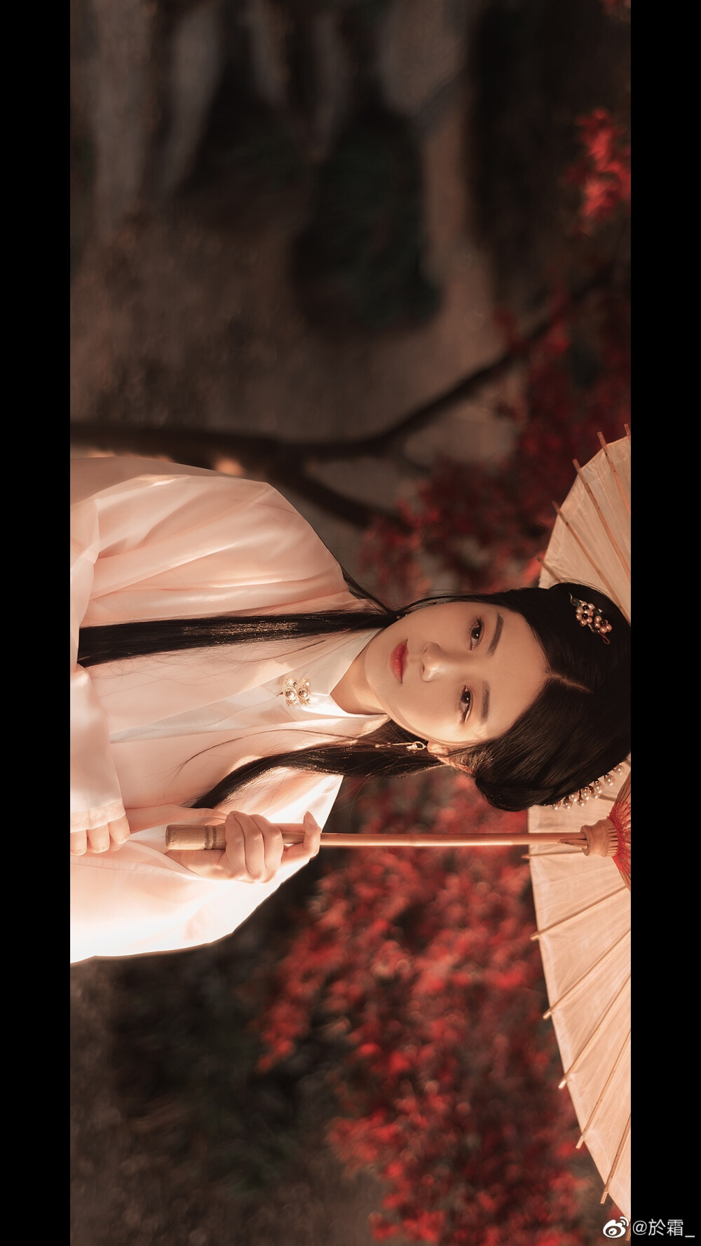 #有鱼悠悠# ‖叁拾玖
“多喜乐，长安宁”
摄影｜於霜_
出镜｜@筱含说的对
#杭州约拍##汉服约拍##杭州写真# 