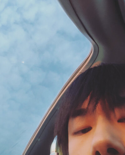 易烊千玺ins