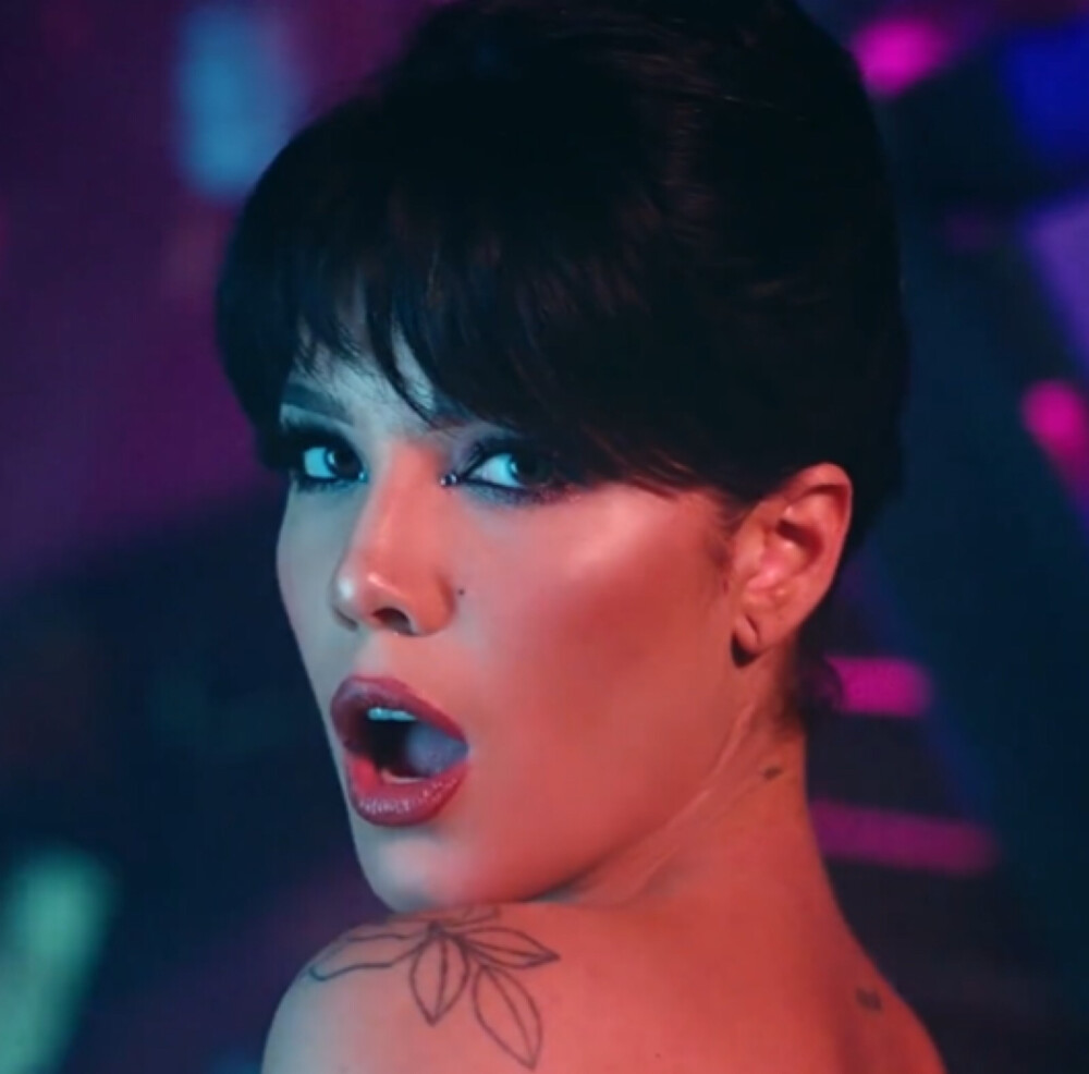 Halsey 给大噶看看我的老婆