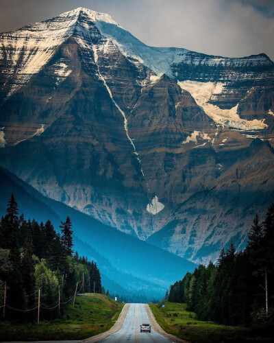 罗布森山，加拿大 