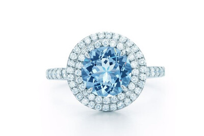 蒂芙尼TIFFANY SOLESTE戒指
价格：￥52000 中国大陆
宝石材质：无色钻石,蓝宝石
主石重量：0.70克拉
琢型分类：圆形
宝石详情：海蓝宝石，重 0.70 克拉；钻石，总重 0.43 克拉