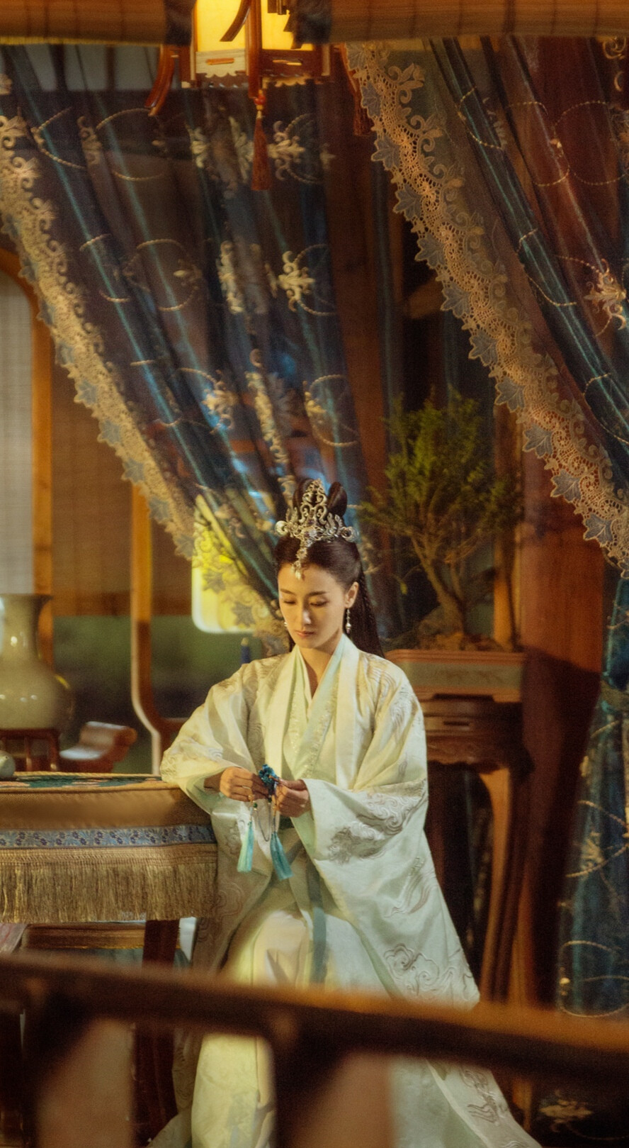 《锦衣之下》上官曦