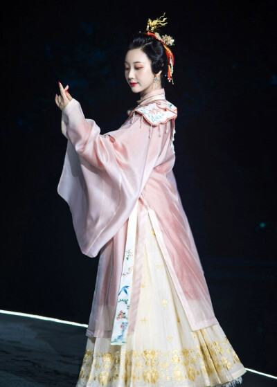 瞳莞