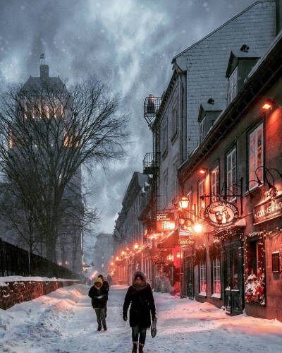 魁北克小镇的雪夜
