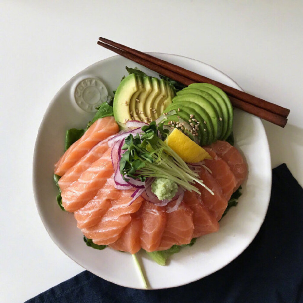 美食·三文鱼牛油果减脂餐