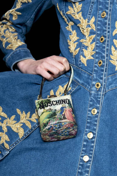 Moschino FW 2020 / 凡尔赛