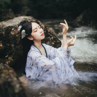 闺蜜古风头像 ❤️（图源网络侵者V删 ）