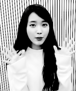 GIF#李知恩/李知恩/Lee Ji Eun，艺名IU，1993年5月16日出生于韩国首尔特别市，韩国女歌手、演员、主持人。2008年9月，在Mnet音乐节目《M! Countdown》中演唱歌曲《迷儿》，正式出道。