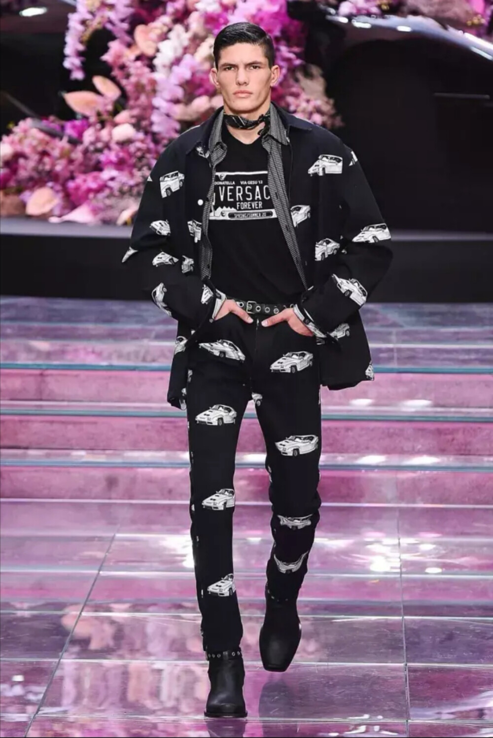 范思哲 Versace
2020春夏男装秀