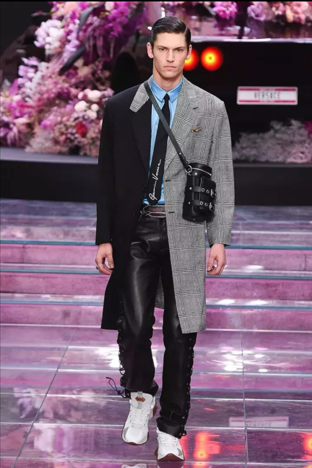 范思哲 Versace
2020春夏男装秀