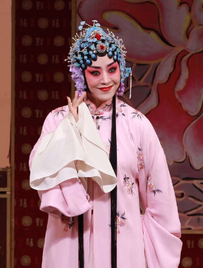 程派青衣李佩泓老师❤️✨非常貌美 实力超强的京剧演员！！！！现在正在上海戏校担任教学工作 有兴趣的小伙伴能够来看看呀！！！！