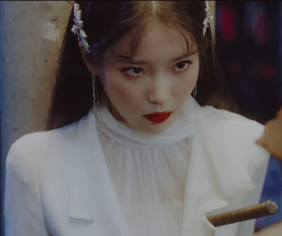 IU李知恩自截自调头像。
拿图评论。
二转注明dt林欢奕。