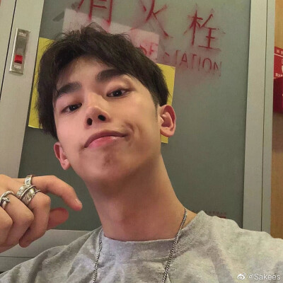 优质男头/男生头像 / 侧脸/优质
二传注明江奈恩