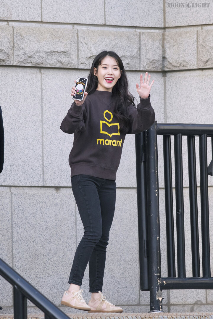 IU