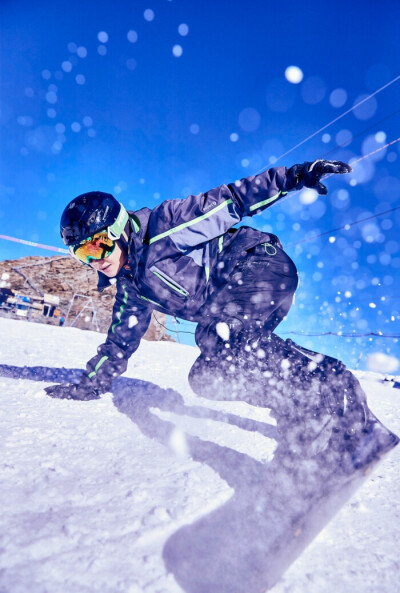 王一博滑雪