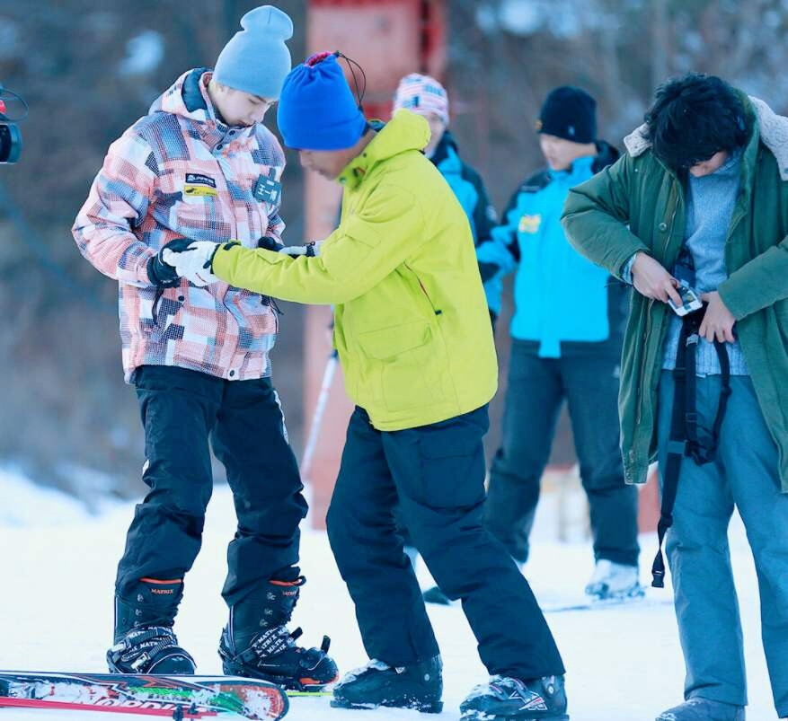 王一博滑雪