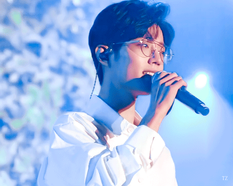 肖战爱豆表情包动图