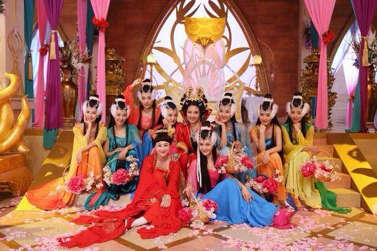 天天有喜之人间有爱
穆婷婷 饰 九妹
王秋紫 饰 灵灵二
徐申东 饰 灵灵八
刘娜萍 饰 灵灵四
刘一祯 饰 灵千幻
钱璇 饰 灵灵三
杨济妤 饰 灵灵五
芦菲 饰 灵灵七
千景 饰 灵灵六