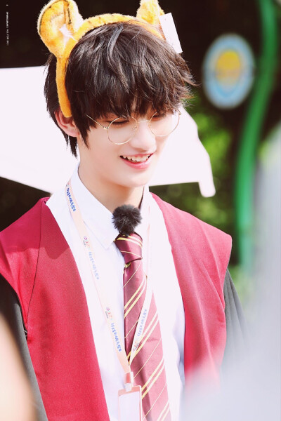 丁程鑫
@SparkleRays-丁程鑫