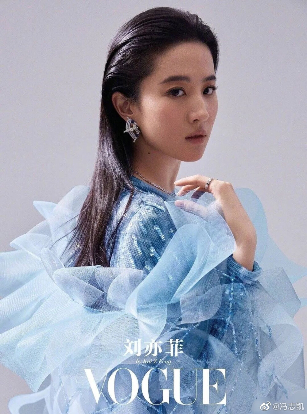 VOGUE China April 2020 ｜ 刘亦菲身着 Giorgio Armani 2020 春夏系列冰蓝色礼裙、佩戴 Chaumet 高级珠宝，亮相四月号 VOGUE China 封面。《花木兰》+两大品牌加持，势不可挡的“温柔的力量”！
