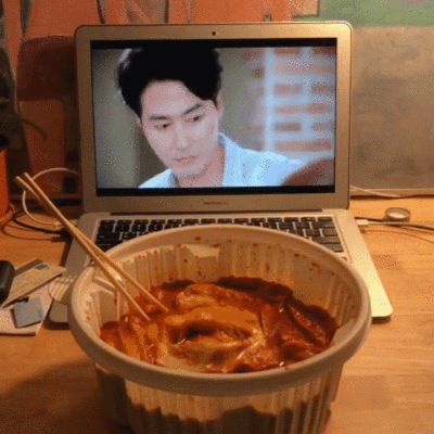 美食与追剧 人间太美好啦