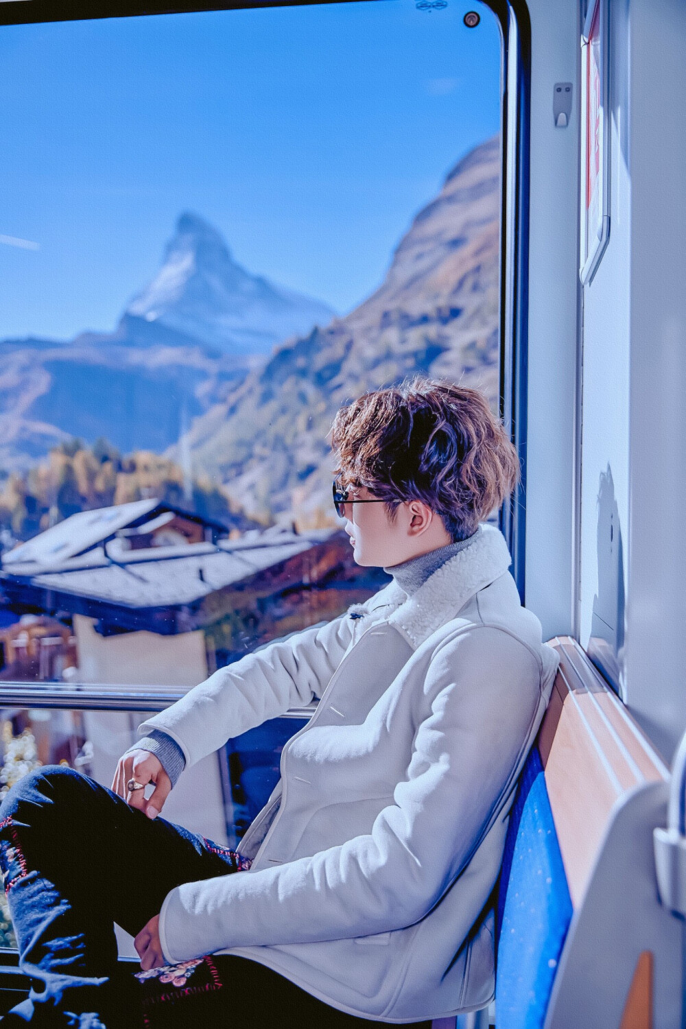 171222 天天向上瑞士特辑 修图
「你眸海温涟 藏山高水远」
@UNIQ-王一博 ​​​cr:惟珍 禁二改
