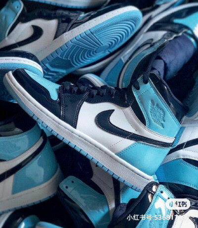 #今日份潮鞋分享图
Air Jordan 1 Retro "Blue Chill"
全明星 / 漆皮北卡蓝 精选推广素材