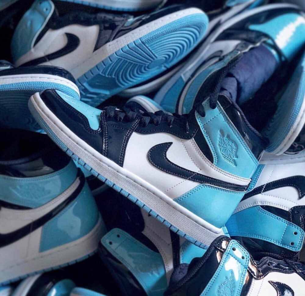 #今日份潮鞋分享图
Air Jordan 1 Retro "Blue Chill"
全明星 / 漆皮北卡蓝 精选推广素材