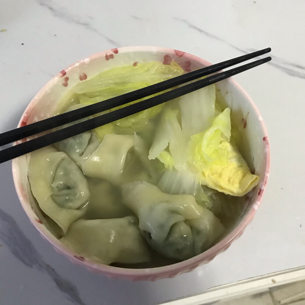 03.04✅晚饭，妈妈牌馄饨加蛋饺，最后一波。
早饭，好丽友，实在来不及吃早饭的我。
午餐食堂豪华套餐，明天开始清淡走起。
