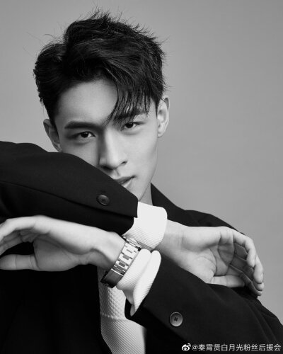 秦霄贤 偏分 黑白滤镜