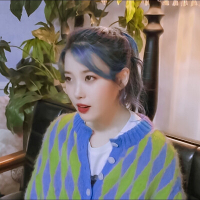 IU 李知恩 cr：花崎敏子