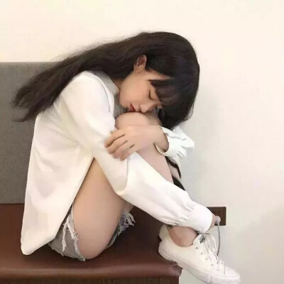 当生活给你一百个理由哭泣时
你就拿出一千个理由笑给它看