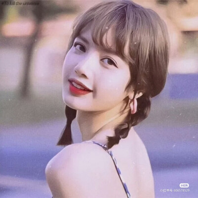 Black pink的成员Lisa-
不愧是人间芭比呐_✨