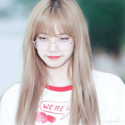 Black pink的成员Lisa-
不愧是人间芭比呐_✨