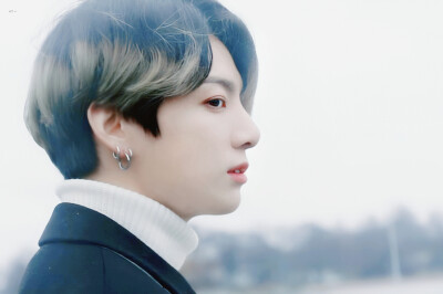 田柾国
2020 BTS WINTER PACKAGE' PREVIEW SPOT
©HSY-V