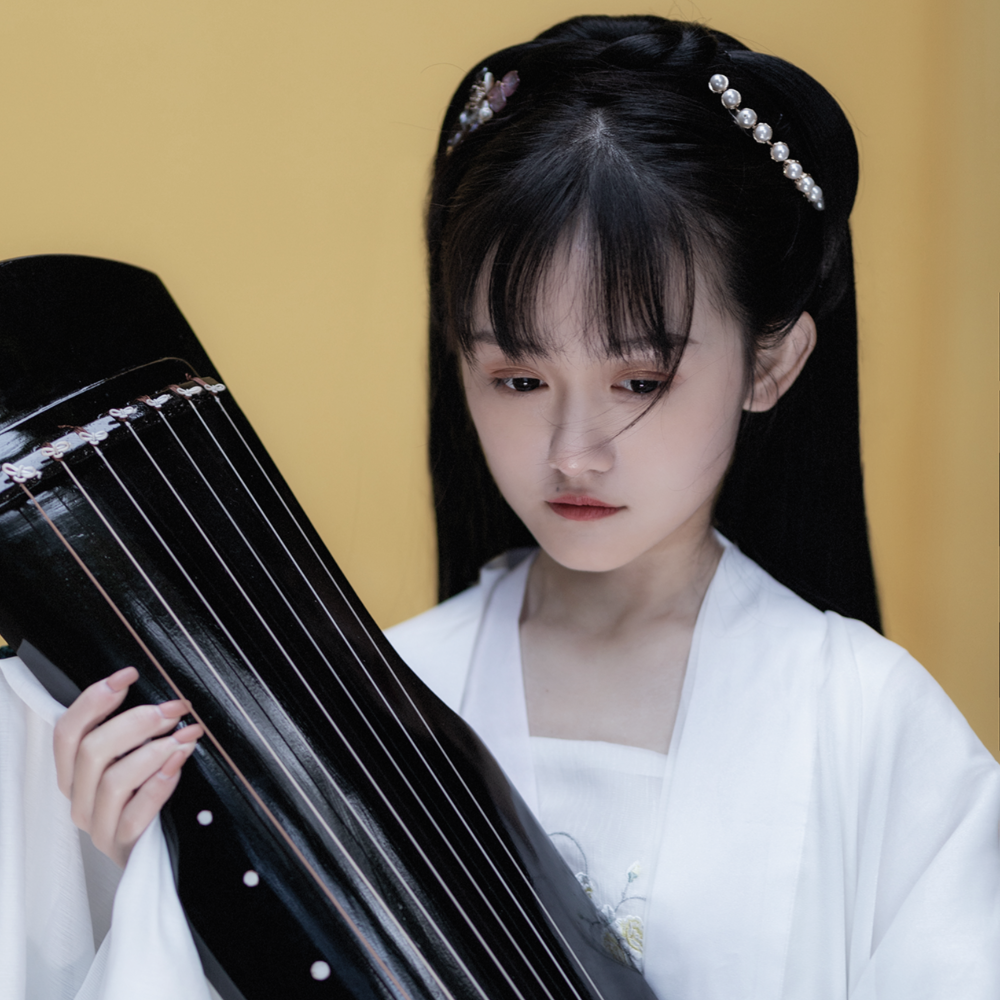 —你似春风百花闻，一掠山河万木生。 ​​
秦软玉の自截
古风头像/汉服女头