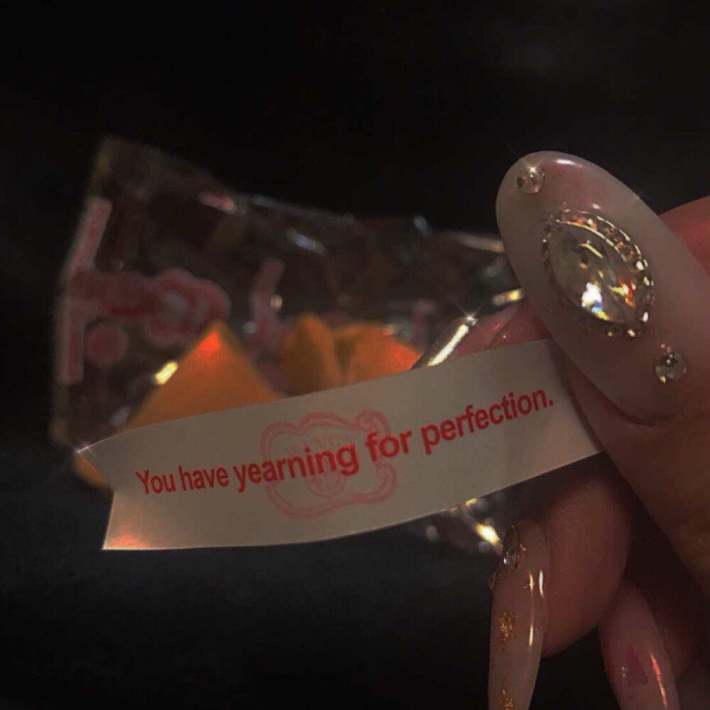 当你老了，回顾一生就会发觉：读书、工作、恋爱、结婚，其实都是命运的巨变，只不过当时还以为是生命中最普通的一天。